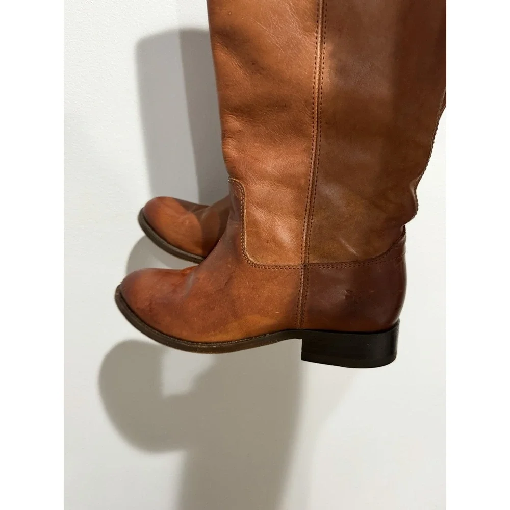Frye Melissa Cognac Brown Leather Button Logo Tall Riding Boots Women's 6B READ